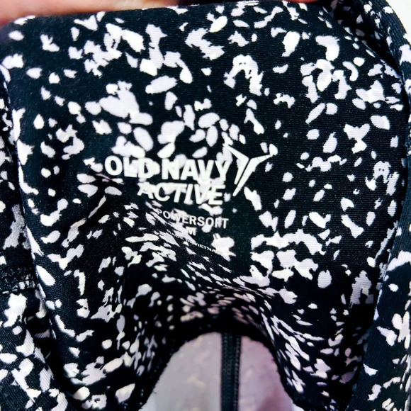 OLD NAVY  Black & white pattern 3/4 Powersoft leggings - Picture 6 of 6